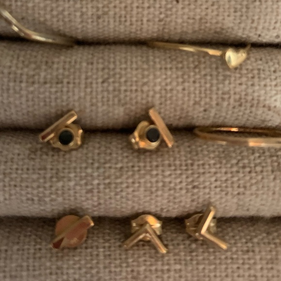 14K Solid Gold Black Diamond Bar Stud Pair - Picture 3 of 3